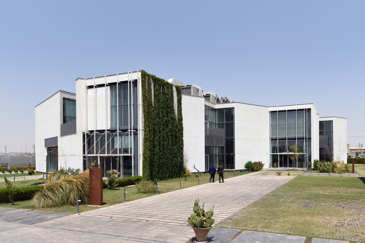 رتبه سوم : تالار و رستوران دا، خوزستان، هومن تهمتن‌زاده‏، مرجان بنایی، حسین صلواتی خوشقلب ، دفتر معماری تموز